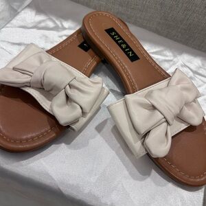 SHEIN Women's Cream Bow Accent Sandals